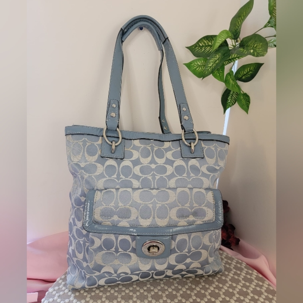 ❤️EUC Coach big Shoulder bag, Grayish Blue. Nice bag.
